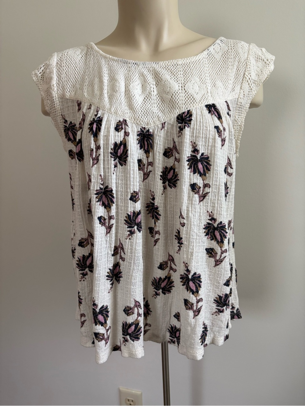 Lucky Brand White Floral Crochet Yoke Lightweight Sleeveless Top Size S